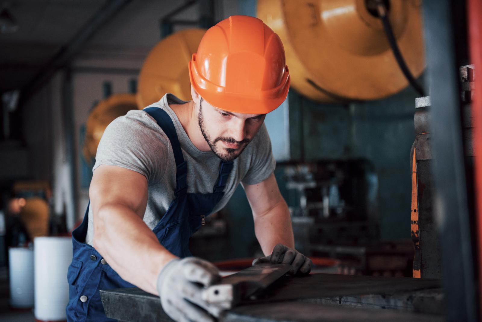 CNC ve mekatronik teknisyenleri